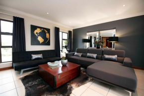 Serendipity Place House Unit - 300 m from beach